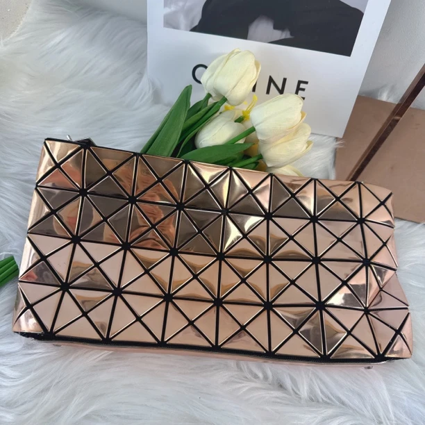 95新 Issey Miyake/三宅一生 三宅一生香槟金横款百搭单肩包