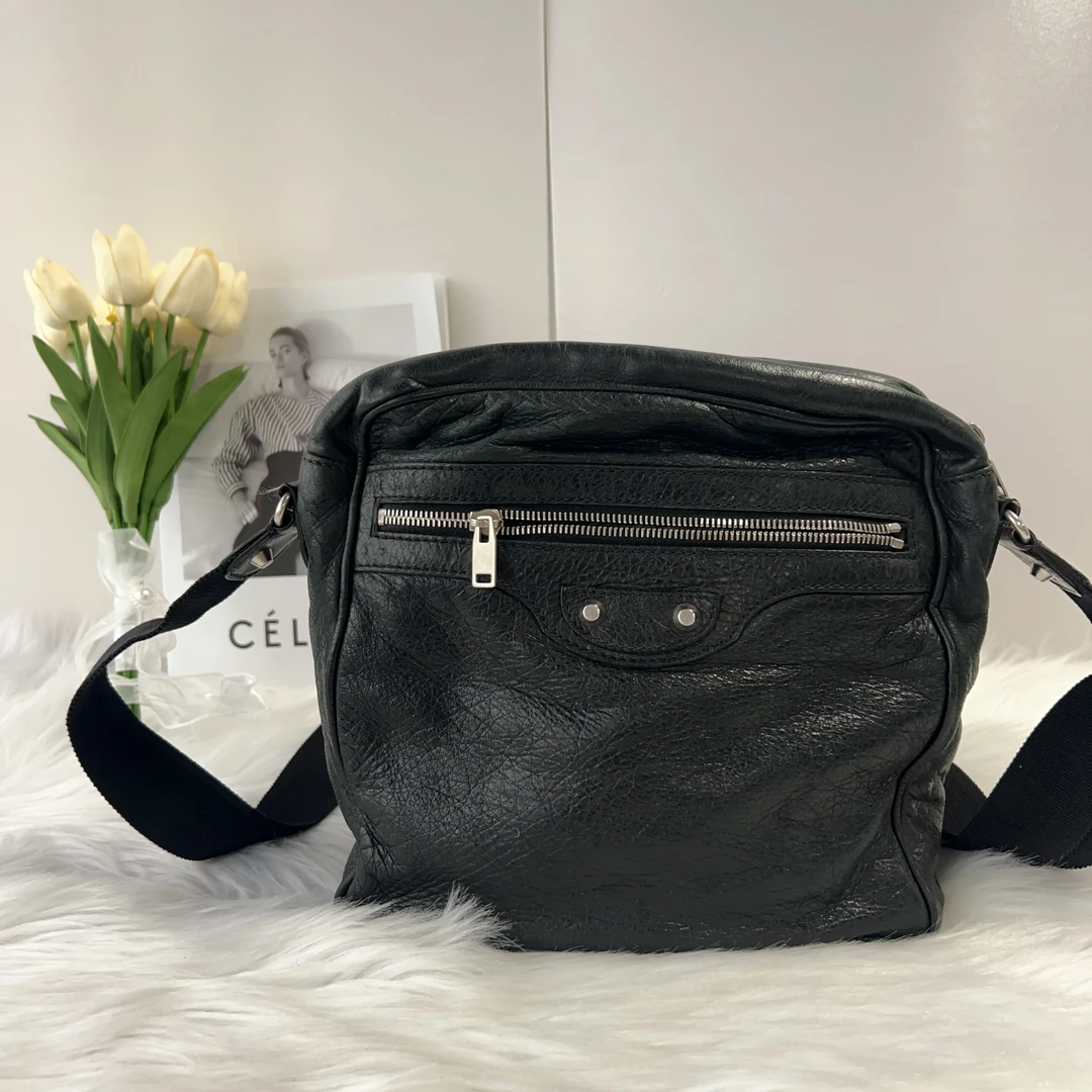 95新 Balenciaga/巴黎世家 巴黎世家墨色邮差百搭款单肩包