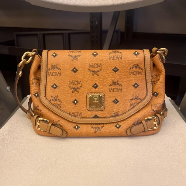 95新 MCM 95新 MCM MCM 棕色百搭款mini邮差包-