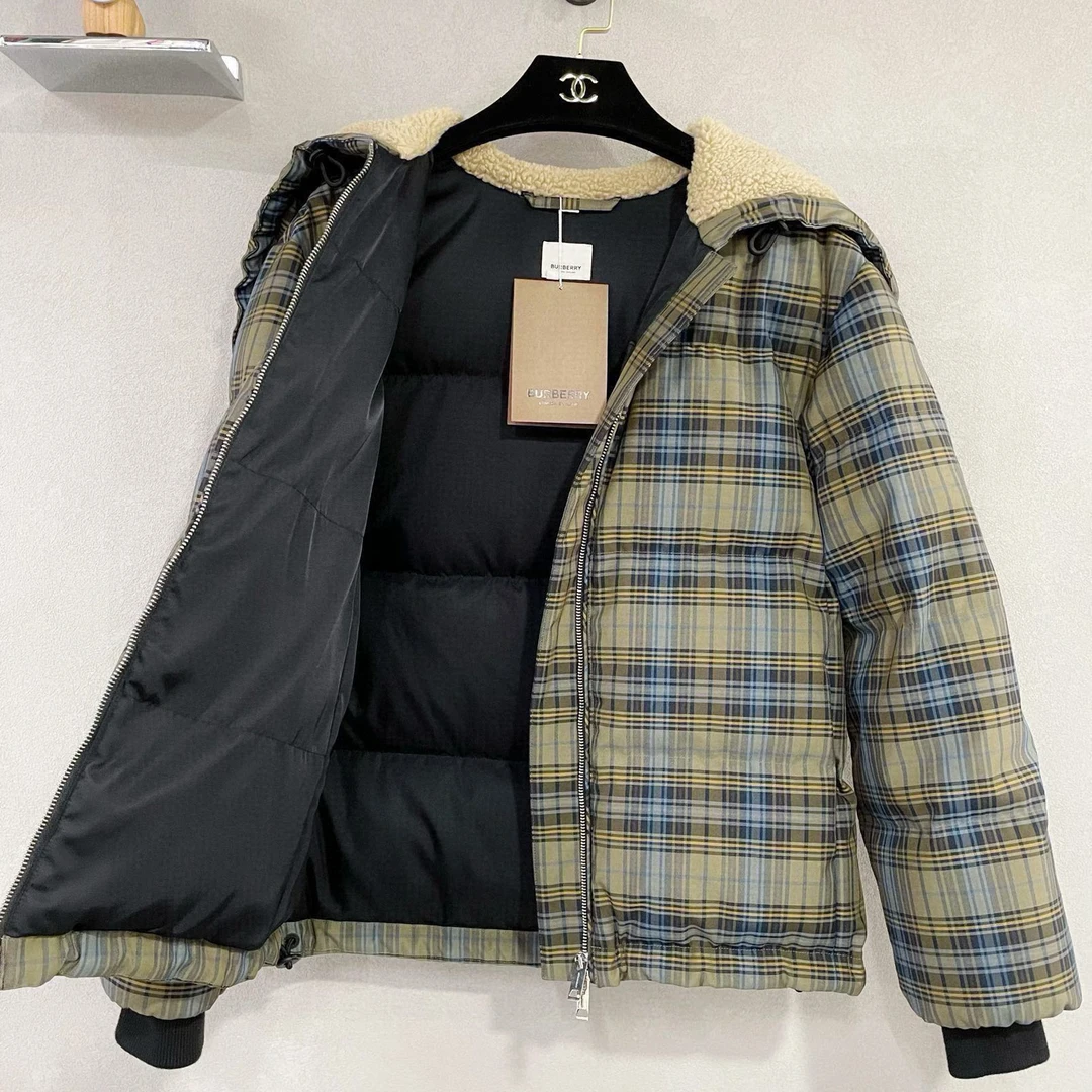 BURBERRY/博柏利绿色经典格纹羽绒服 时尚/尺码s/准新/MK001698