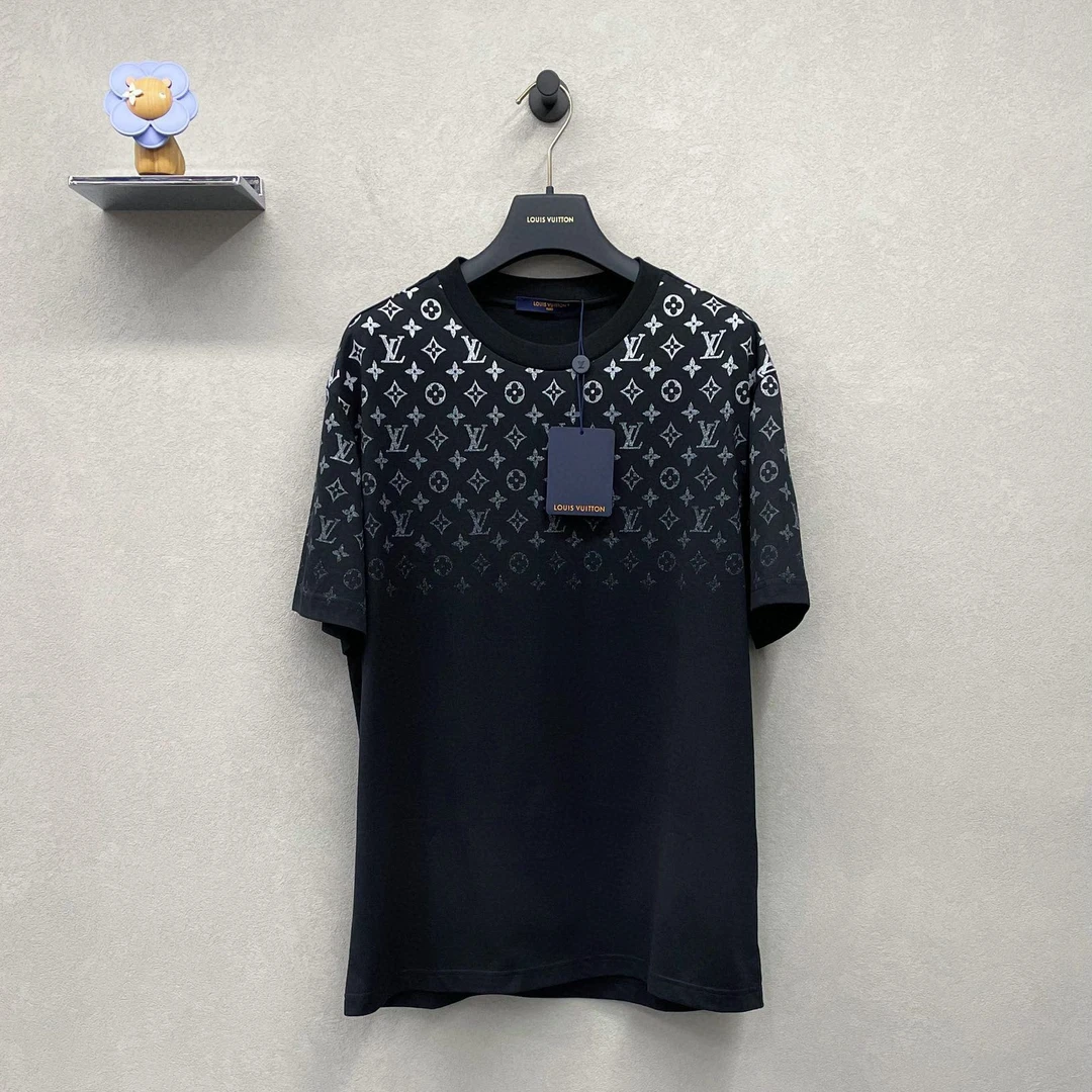 LouisVuitton/路易威登 24新款黑色满印logo渐变短袖 修身显瘦