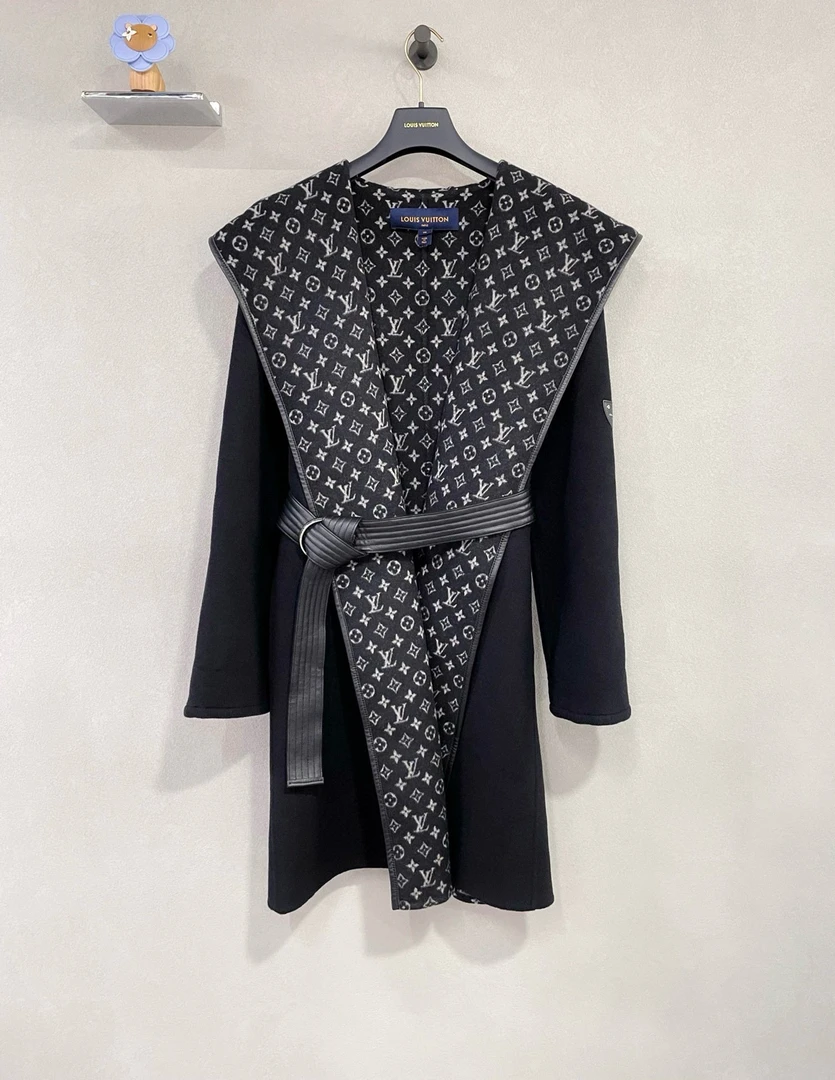 LouisVuitton/路易威登黑色满印大衣/尺码34/95新/VVH005011