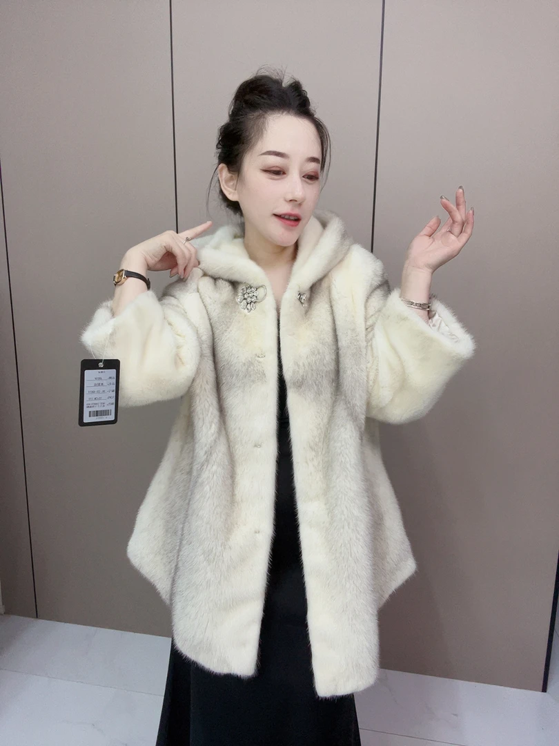 DLFUR高端天鹅绒水貂大衣女款2025新款连帽时尚外套