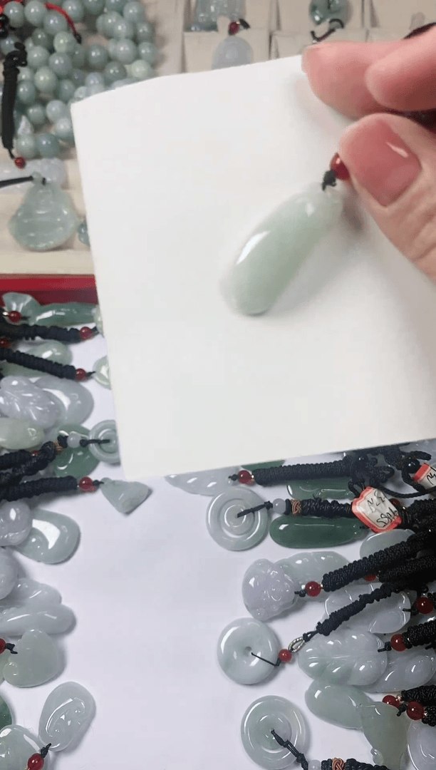 【闪购商品】翡翠吊坠(赠链)未镶嵌天然翡翠