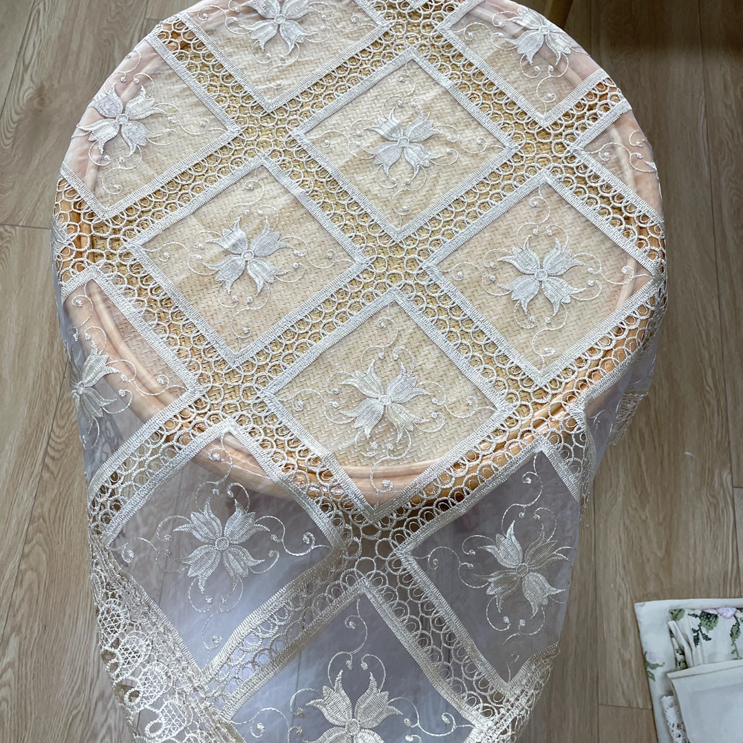 DY018-20-2玻璃纱（90*90cm）米色小喇叭花刺绣桌布