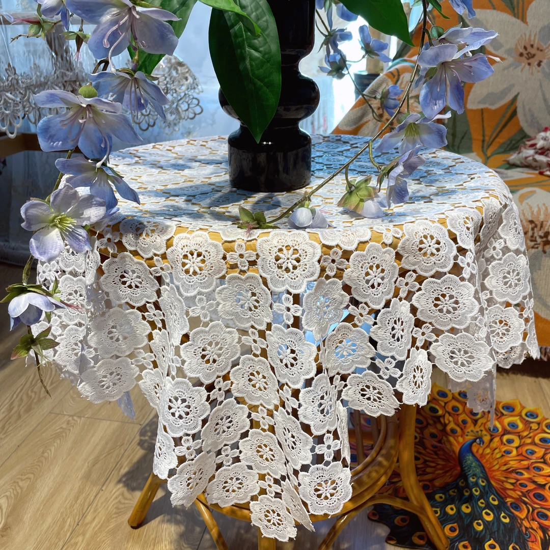 DY232-9牛奶丝（85*85cm方）白色满工小花桌布