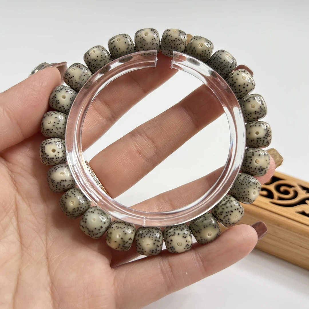 海南原生态石玉料糯冰奶奶灰10×9，大眼睛针尖星