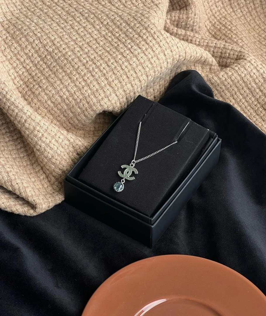 香奈儿 0802 CHANEL绿色双c水滴吊坠项链 项链/吊坠