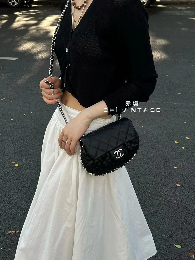 95新 Chanel/香奈儿 1589 黑银滚边元宝斜挎包mini10-11