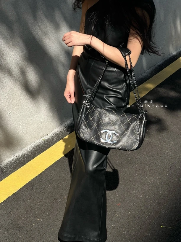95新 Chanel/香奈儿 6270 黑银外缝线大logo饺子包04-05
