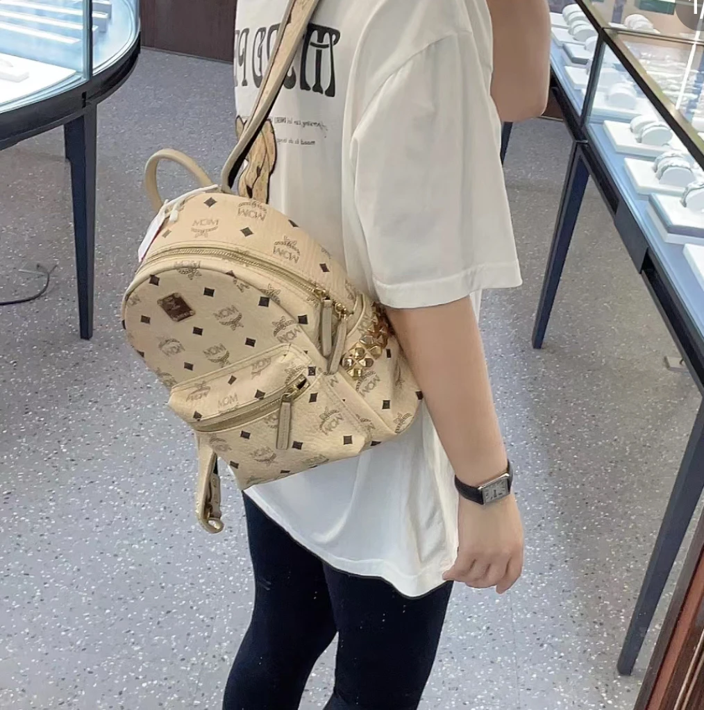 95新 MCM 2833 米色老花双肩包