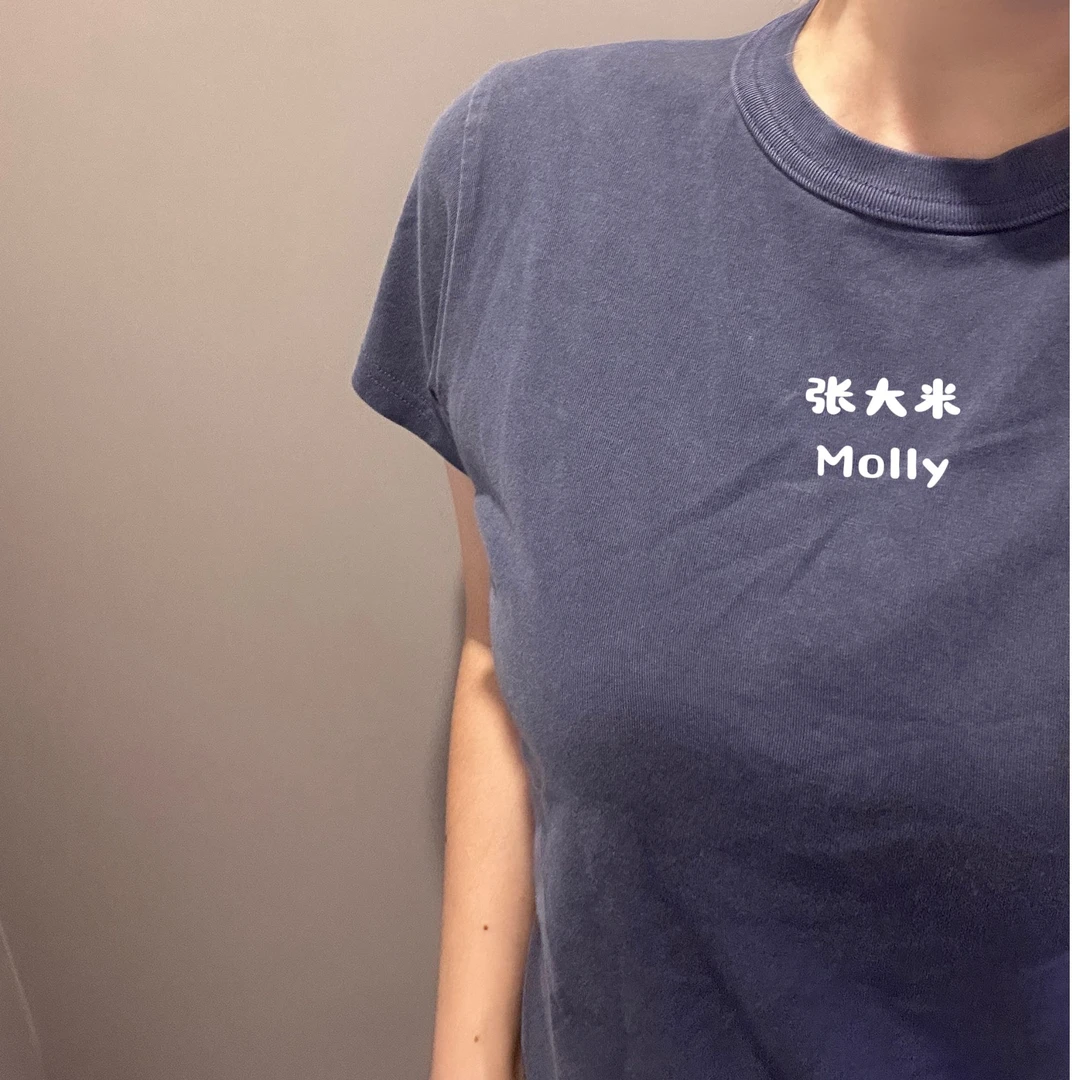张大米Molly2024新款纯色圆领基础款发泡字母Logo短袖T恤
