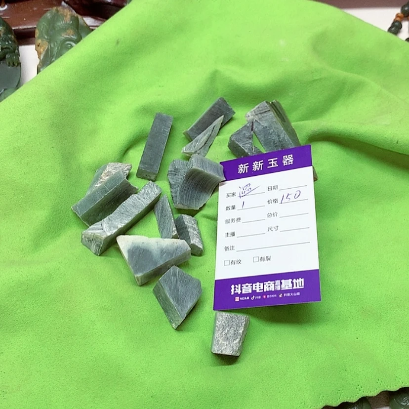 【闪购商品】透闪石质玉原石未镶嵌温*