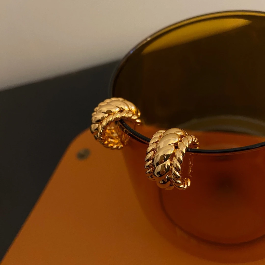 铜合金耳饰 素款耳饰法式复古小巧C字耳圈简约时尚短款耳环气质