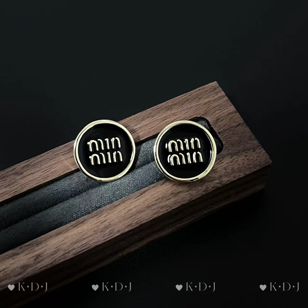 铜合金耳饰 E0304黑金色圆形字母耳钉耳环高级感小众设计气质耳饰