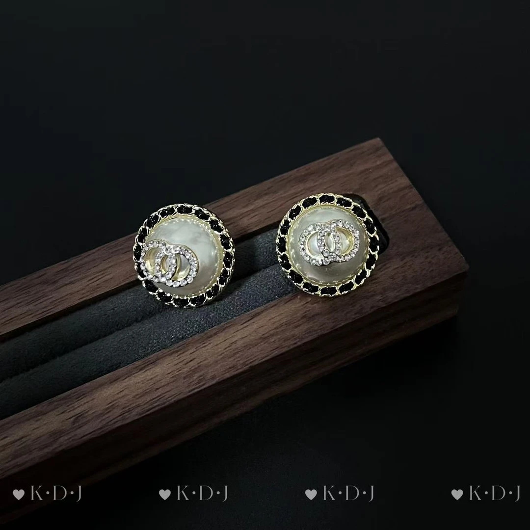 铜合金耳饰 E0305复古小香风气质珠珠耳钉女法式高级感时尚耳饰潮