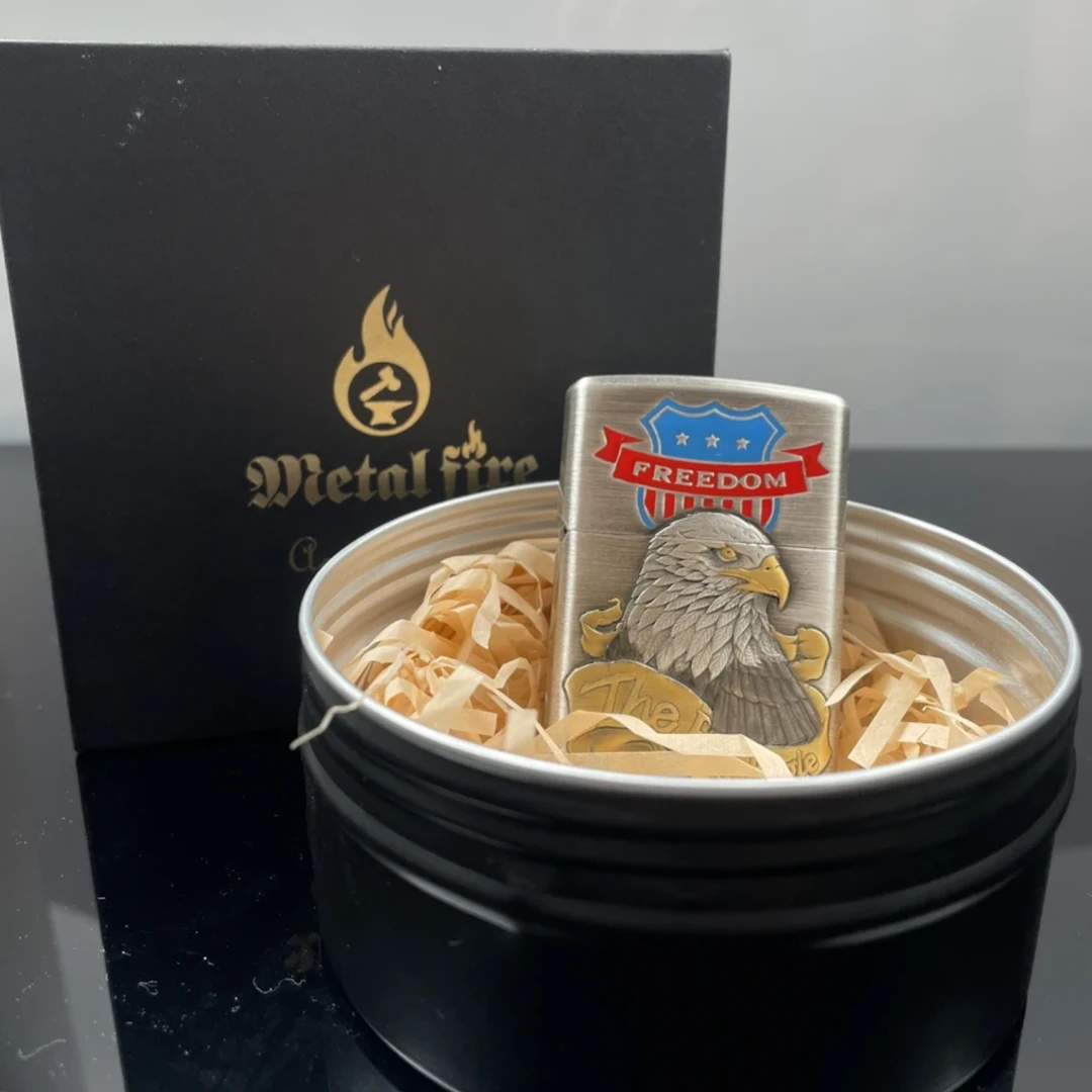套甲浮雕自由鹰防风煤油打火机