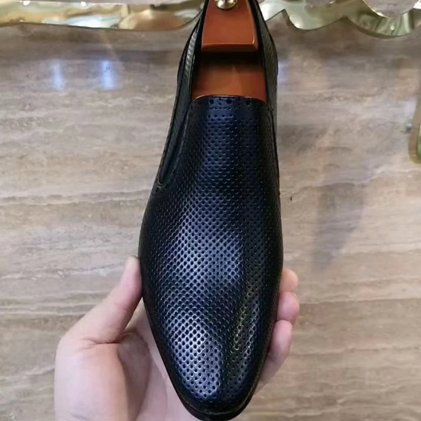 新款高品质全皮面冲孔休闲百搭男鞋