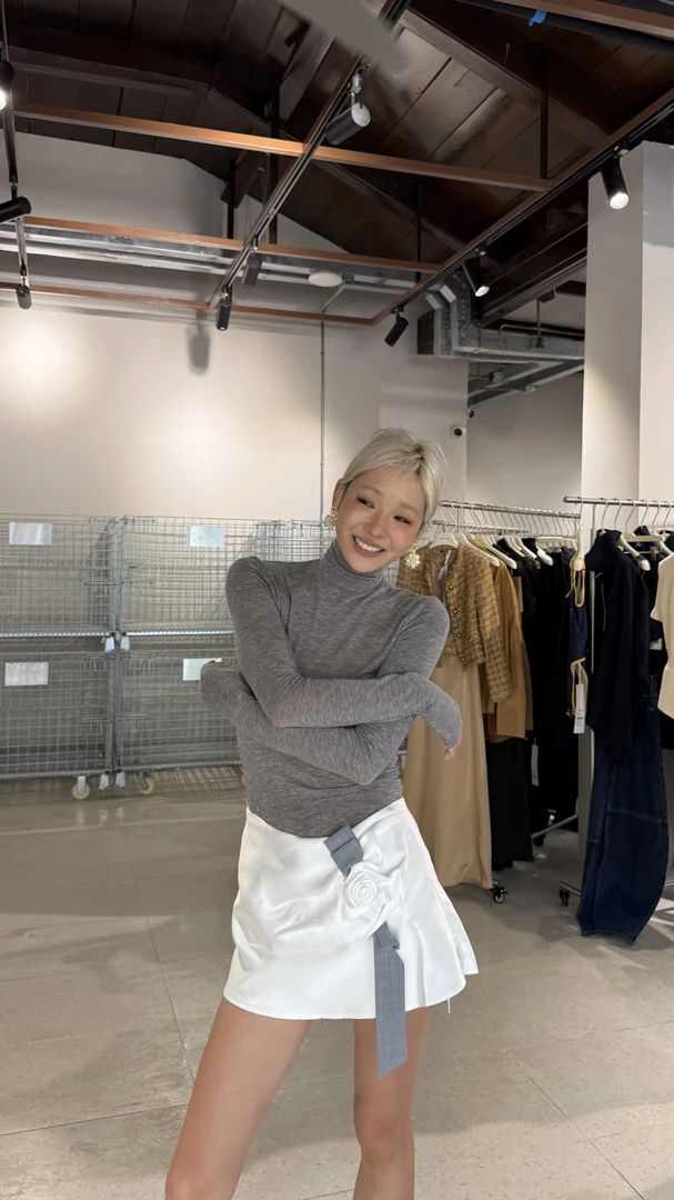 简约款显瘦高领打底衫长袖22790