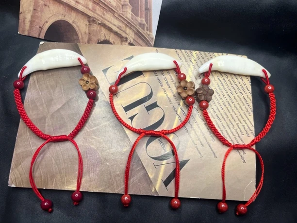 非金属布艺手链 婴儿成人走夜路防惊佩戴狗牙红绳手链规格4.0-4.5