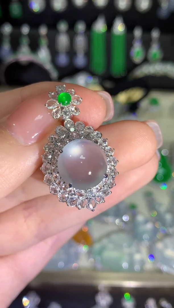 【闪购商品】翡翠吊坠(不含链)18K金镶嵌玻璃种蛋面吊坠