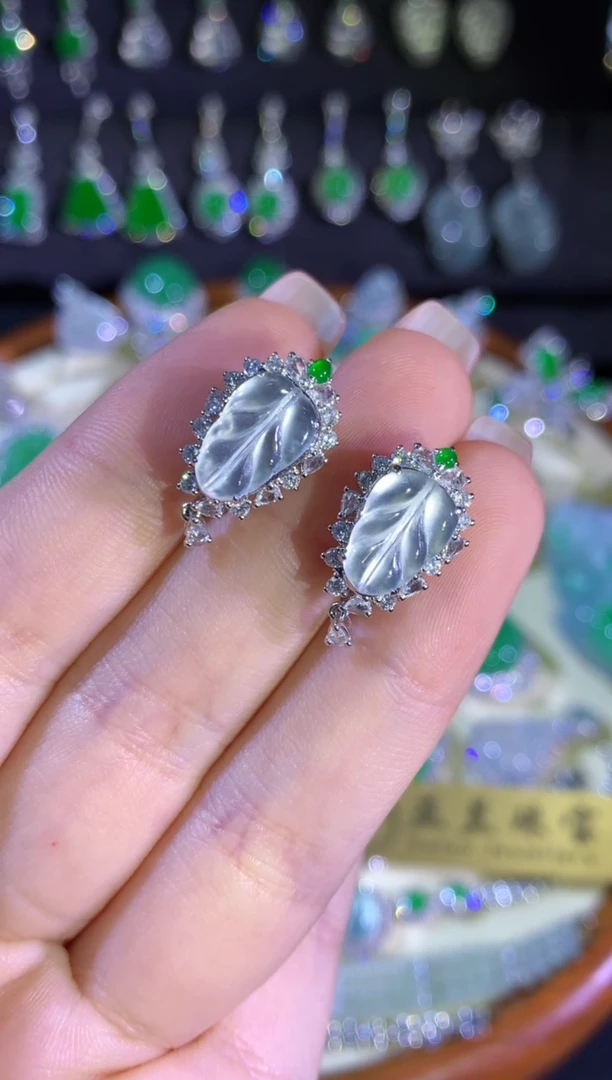 【闪购商品】翡翠耳饰18K金镶嵌高冰玻极起荧光金枝玉叶