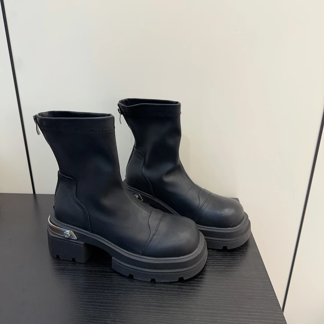 SUSU秋季时尚百搭靴子 8618-1（四架7）