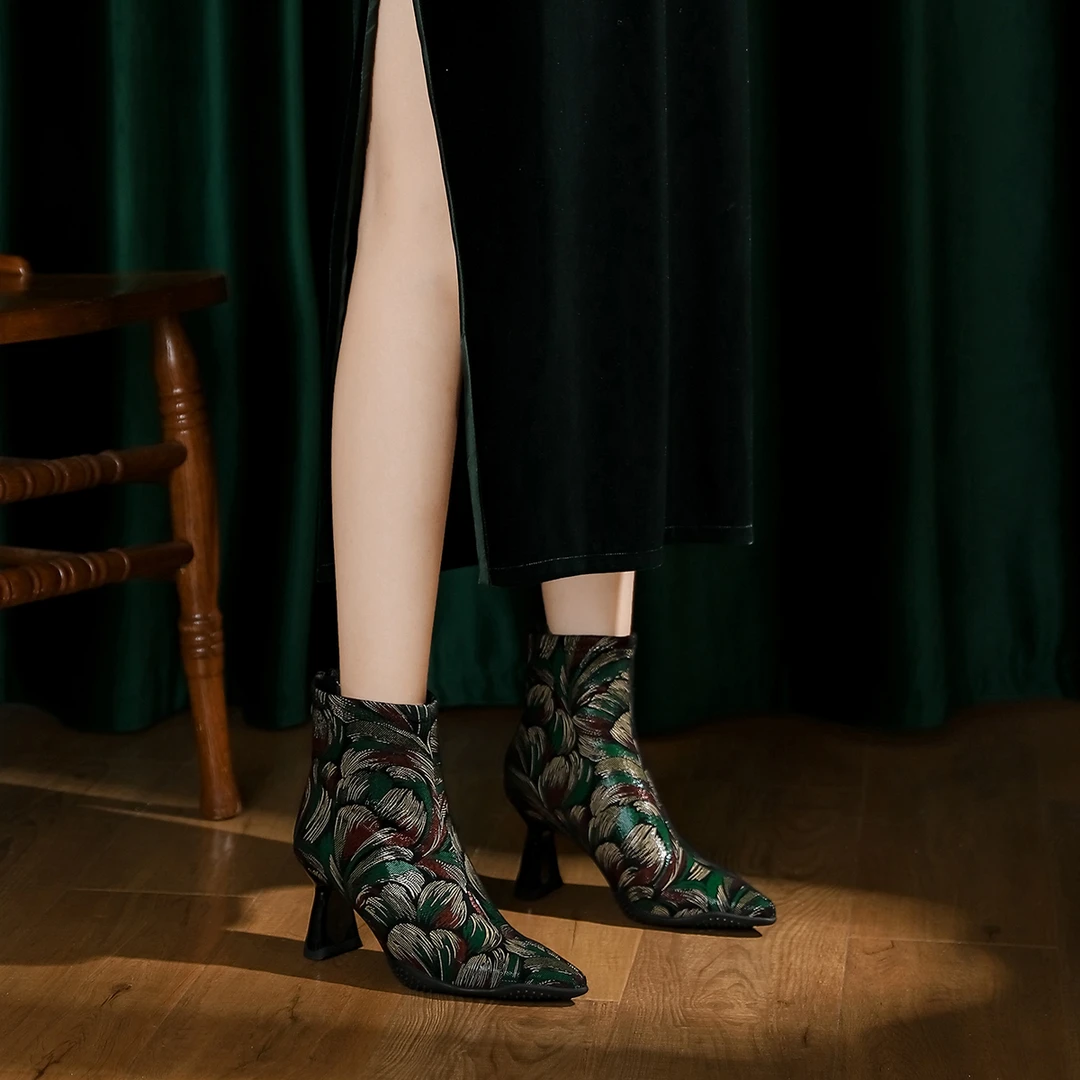 时尚羊皮软面靴子2024冬季新款复古时髦鞋粗跟舒适软底女士冬靴