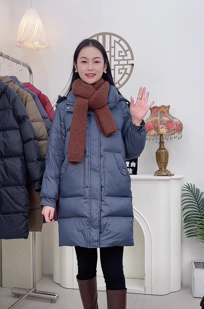 冬季新款年轻妈妈装休闲加厚气质中长款连帽可脱卸纯色保暖羽绒服