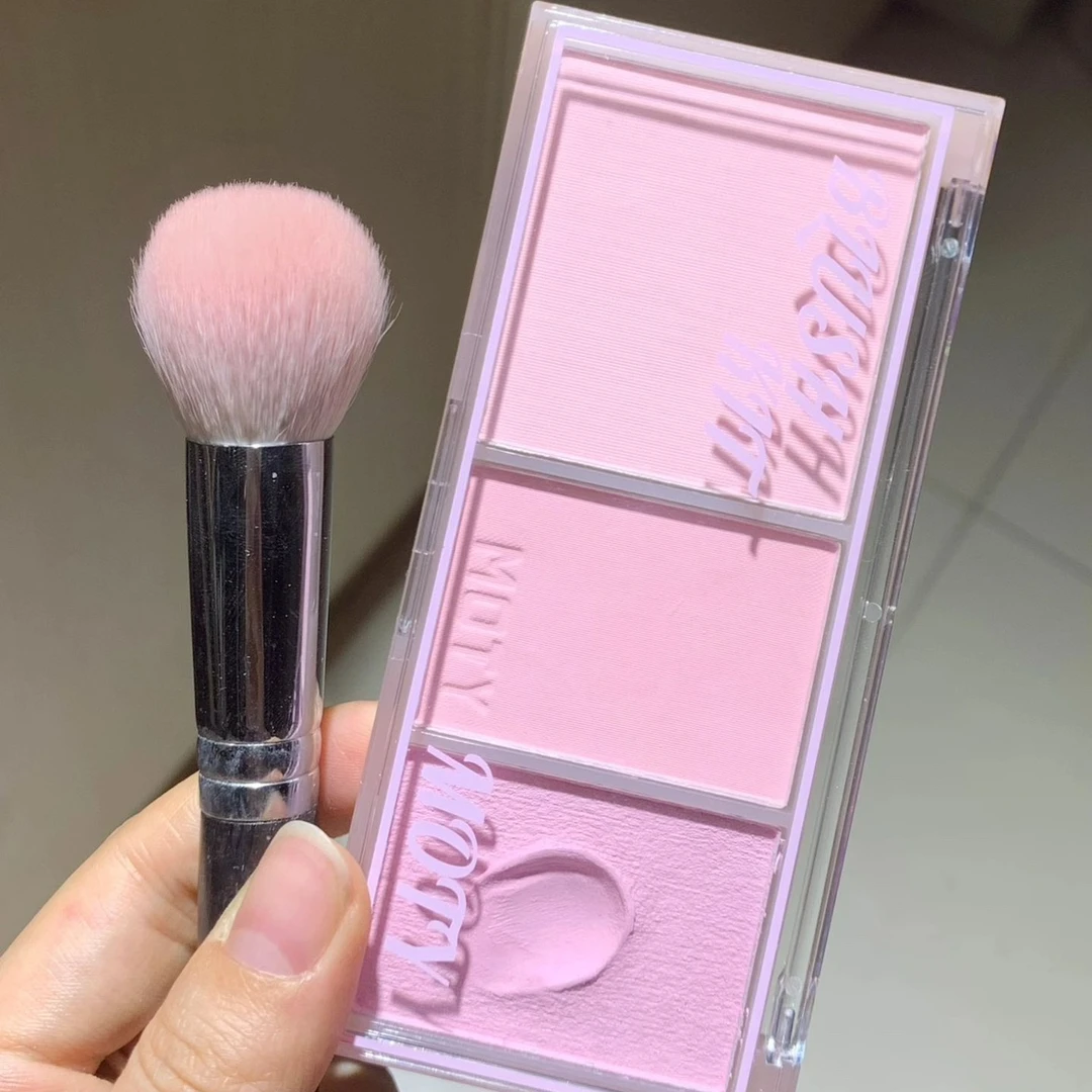 你是懂显嫩膨胀色的～这土豆泥腮红涂上嫩飞了三色腮红草莓牛奶色