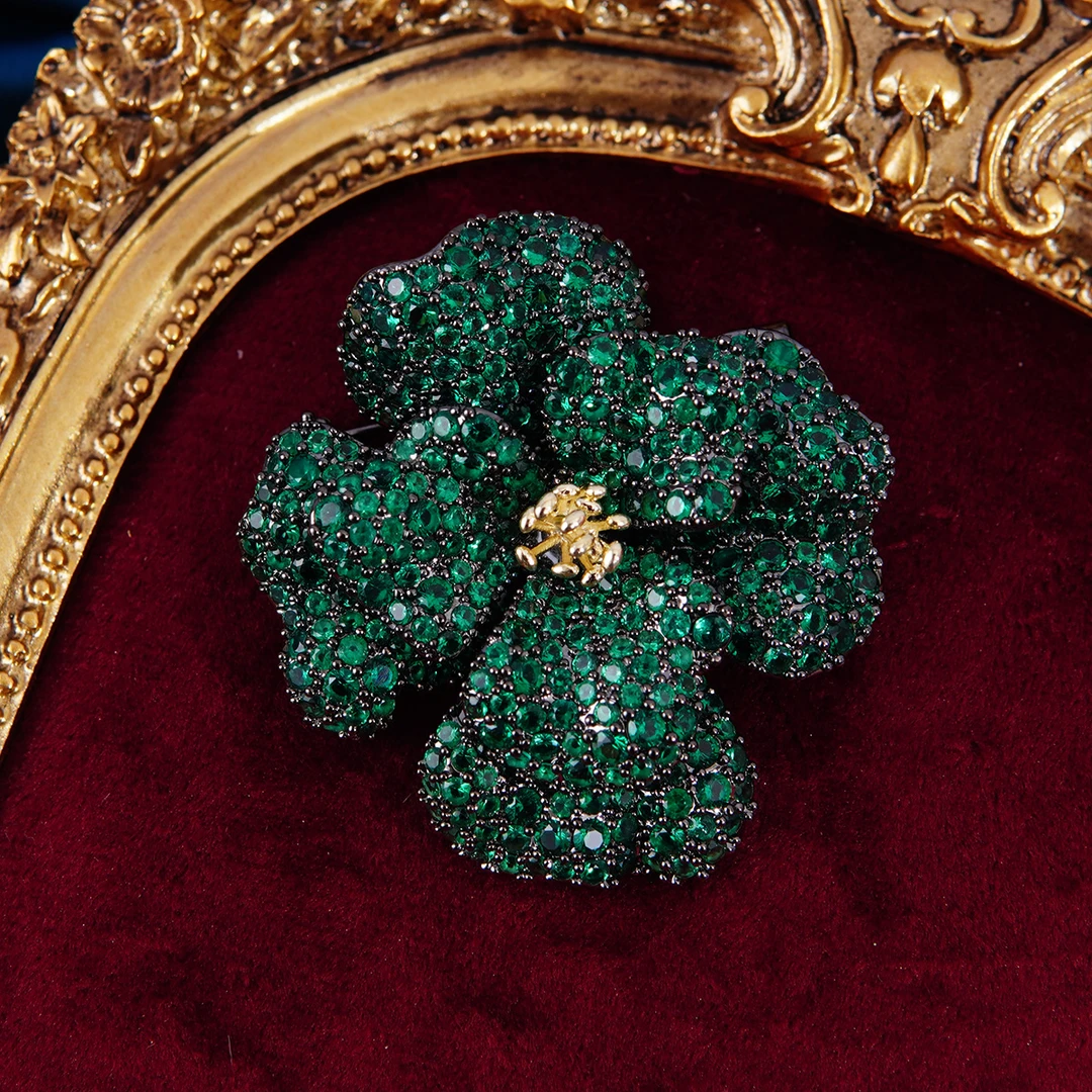 铜合金胸针 【绿宝山茶花】奢华高档时尚防走光满钻秋冬配饰8020