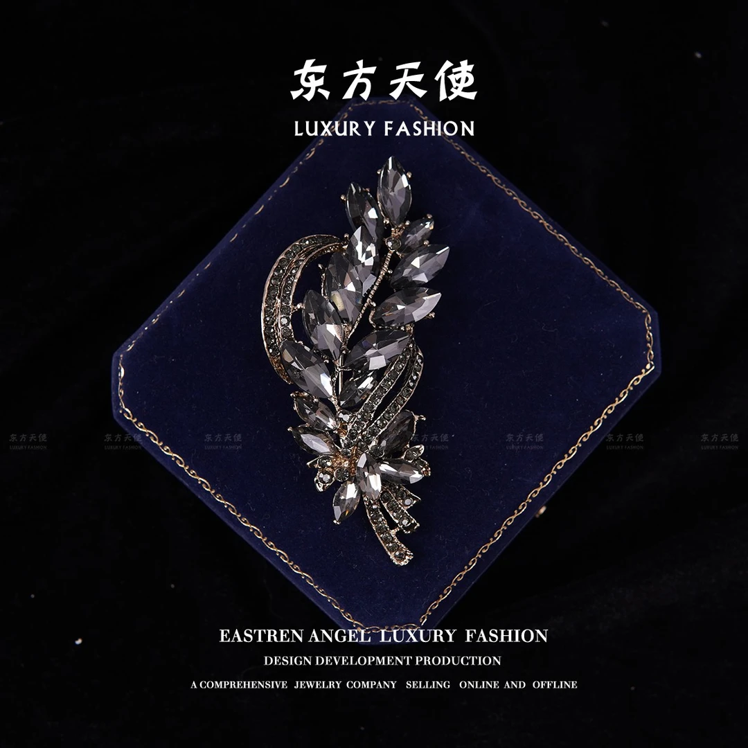 合金胸针 【黑色枫叶】简约百搭精致优雅镶嵌高档设计师时尚3075