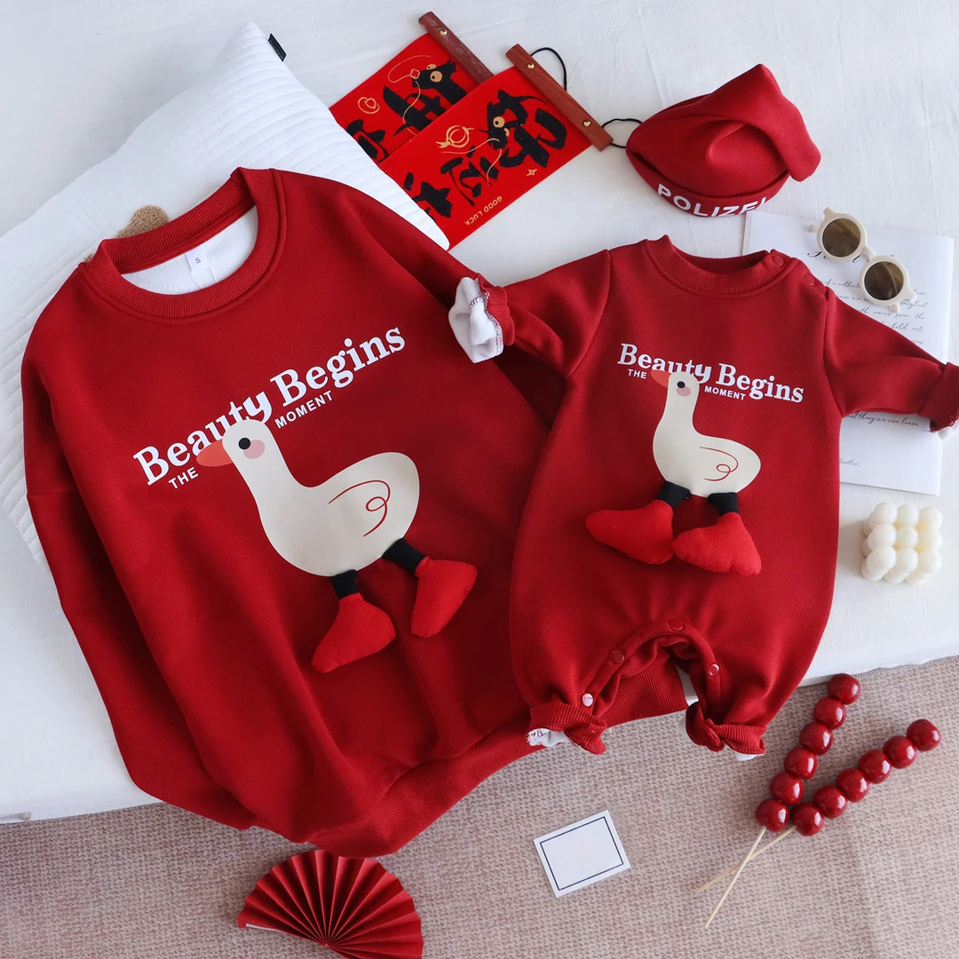 亲子装2025新款秋冬一家三口红色大白鹅卡通婴儿宝宝母子母女卫衣