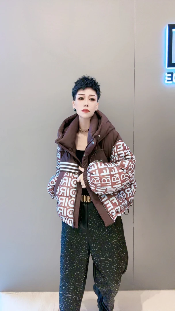 YY欧货潮牌冬款羽绒服8612