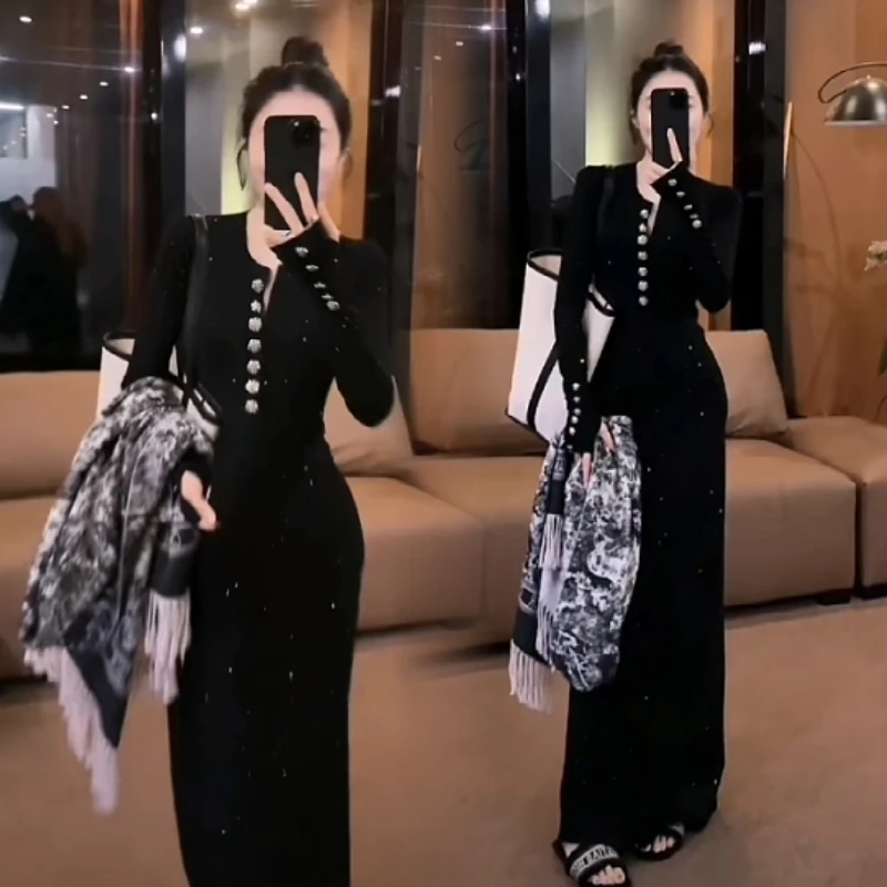 女神复古v领璀璨星空连衣裙秋冬气质收腰显瘦长袖长款修身包臀裙