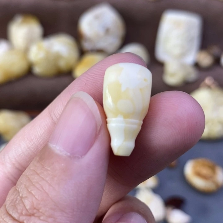 琥珀裸石未镶嵌10三通r10