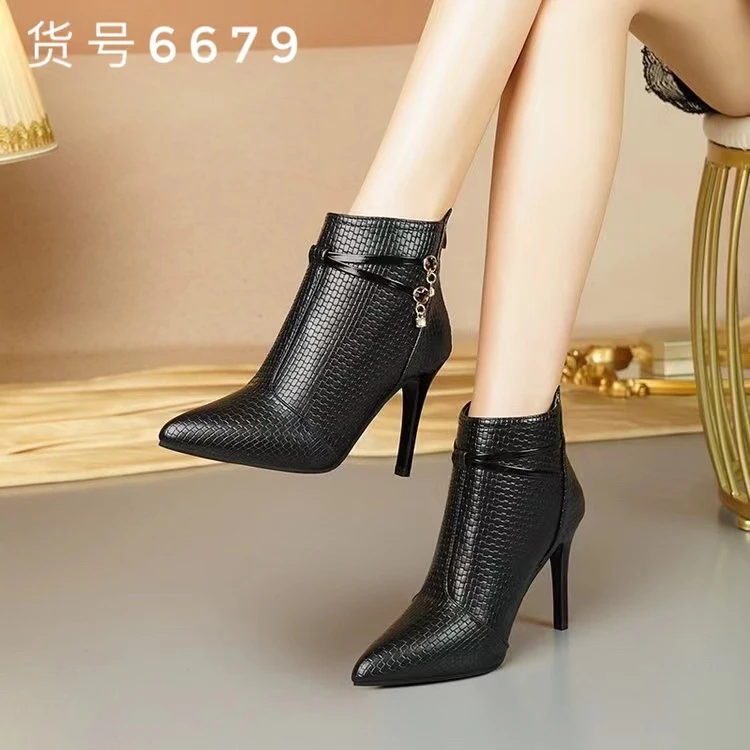 尖头高跟鞋女时尚显瘦短靴2024秋冬新款黑色气质外穿马丁靴子细跟