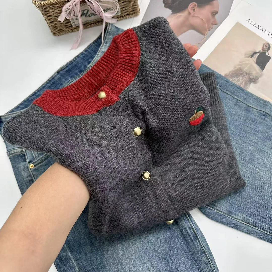 【松果】 冬款外套蜜熊松果小金扣针织开衫Y1957 灰