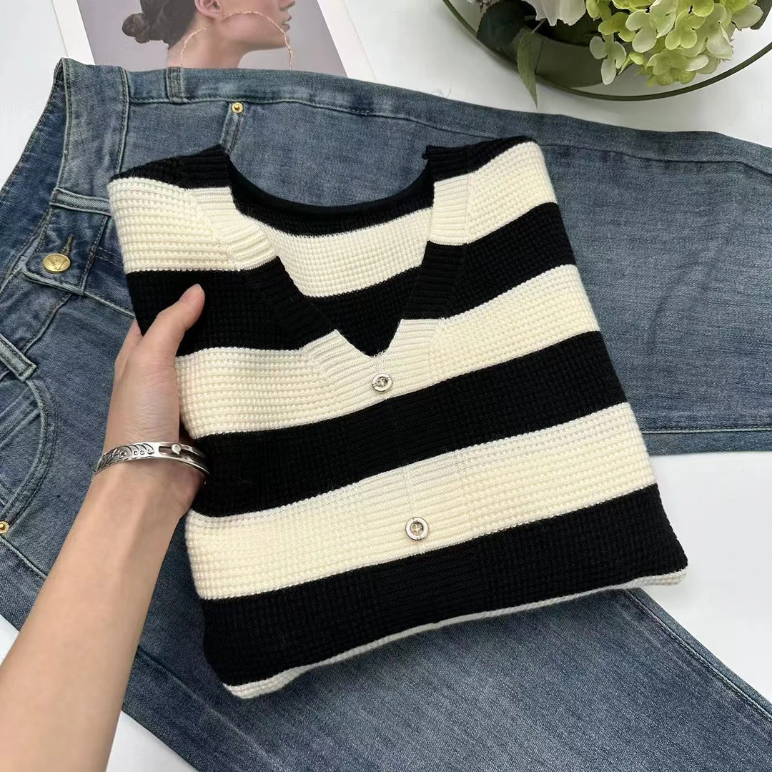 飞飞家 冬季新款华夫格条纹针织衫Y5317黑