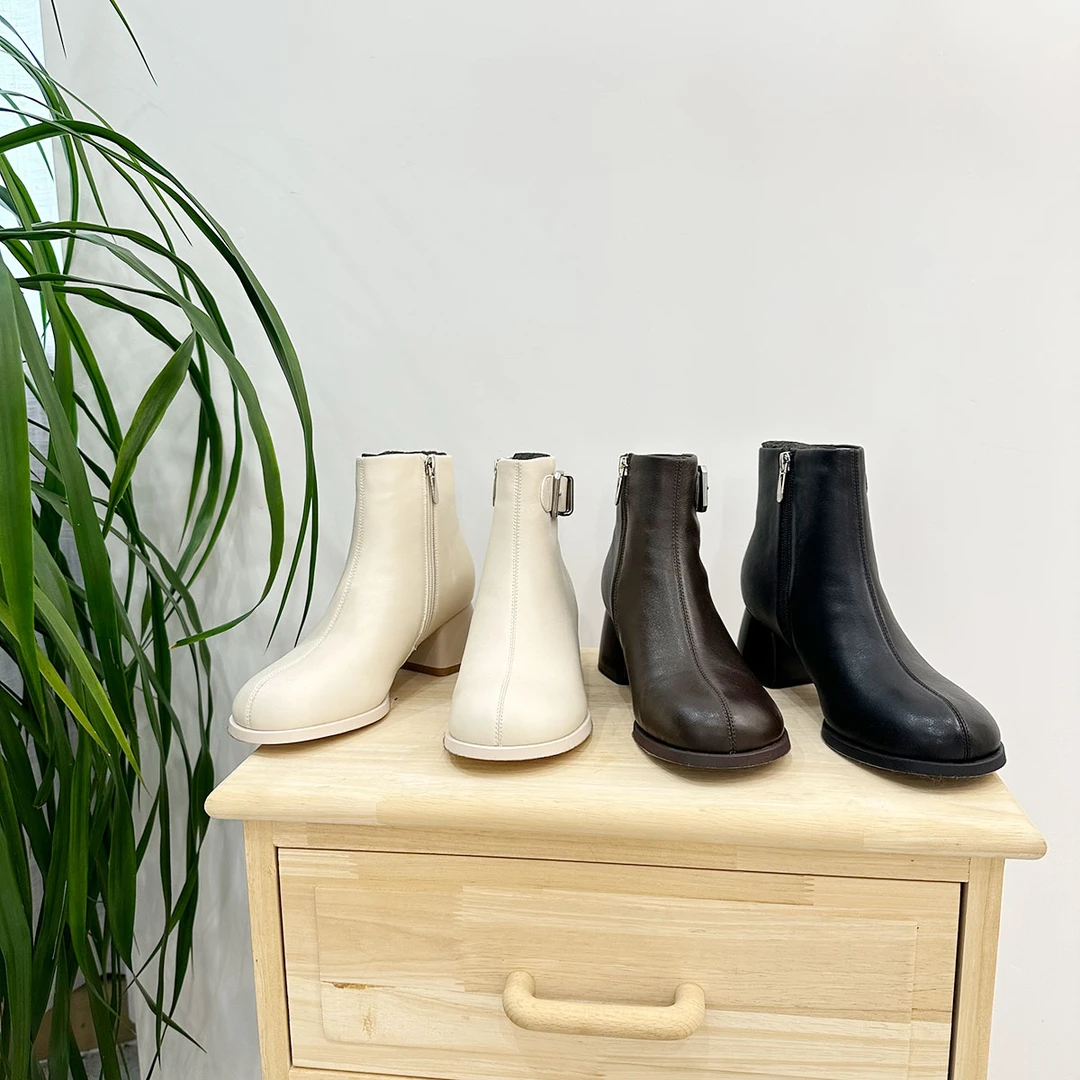 【何以慢】羊皮方圆头粗跟百搭带扣抗寒加绒真皮短靴Z08-A4152