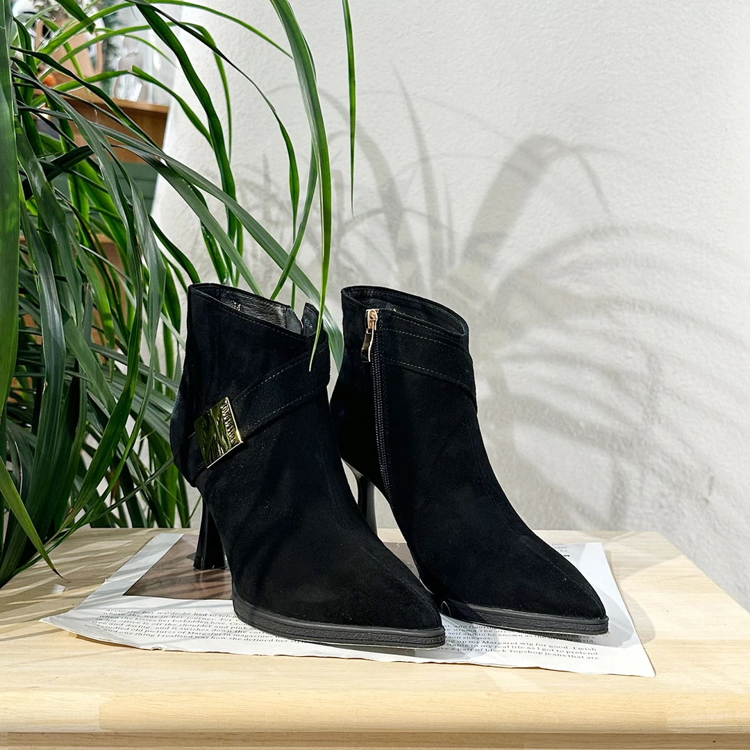 【何以慢】羊猄皮法式尖头细跟侧拉链气质显瘦女士短靴Z08-A4148