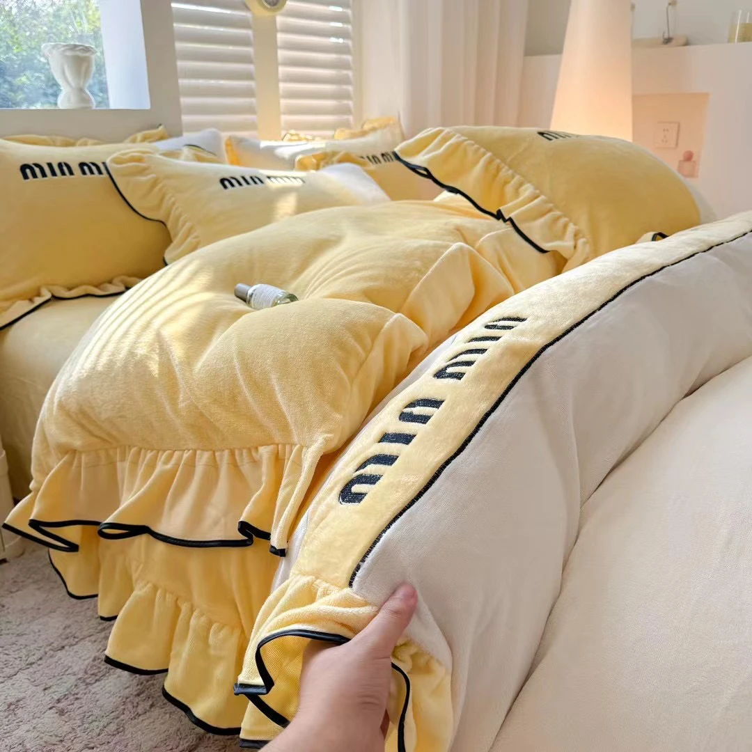 店主推荐新款加扣保暖ins风花边款刺绣牛奶绒四件套