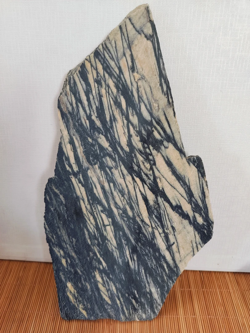 新疆泥石，戈壁石，手把件，摆件。天然原石原型。
