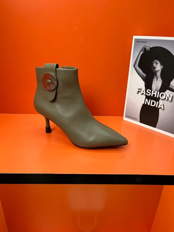 2117 高级简约尖头细跟短靴