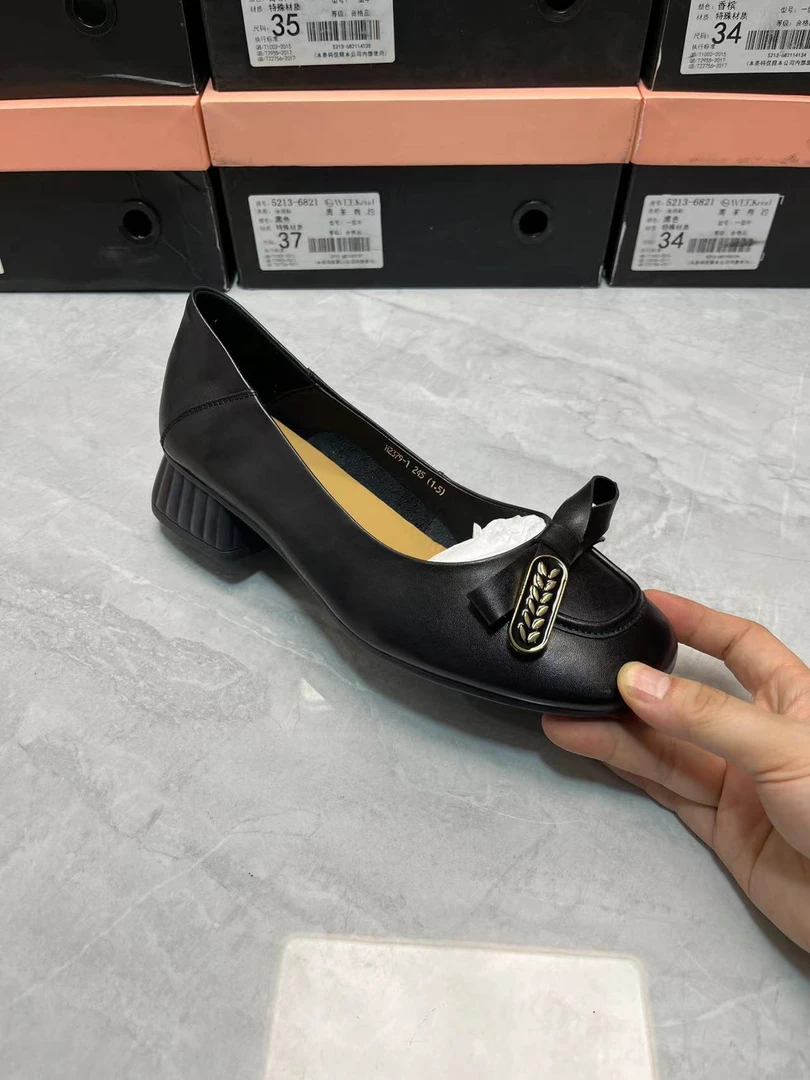 2379圆头低跟舒适通勤鞋   小牛皮单鞋  黑色