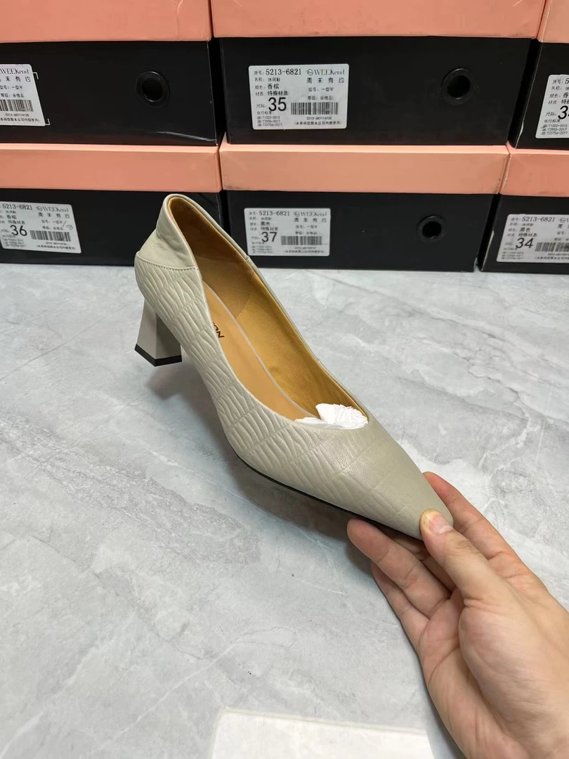 7004    尖头简约舒适百搭低跟羊皮单鞋    杏色