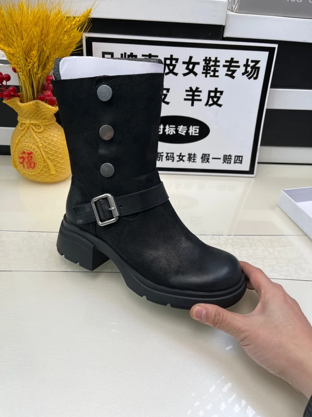 6165 黑色 胎牛皮中筒靴