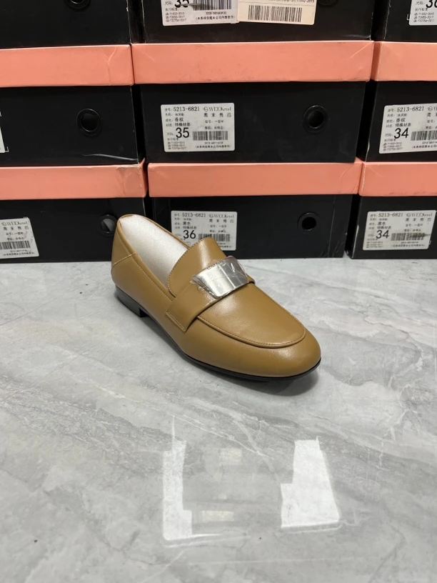 8268 样8 土黄色平底乐福鞋