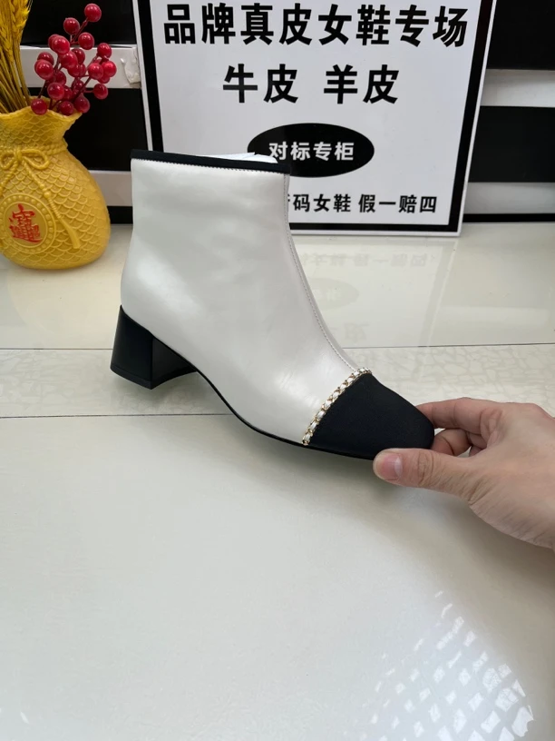 1247 白色 胎牛皮短靴