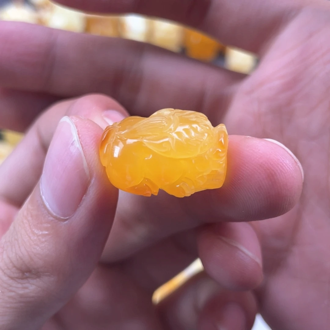 琥珀裸石未镶嵌蜜蜡